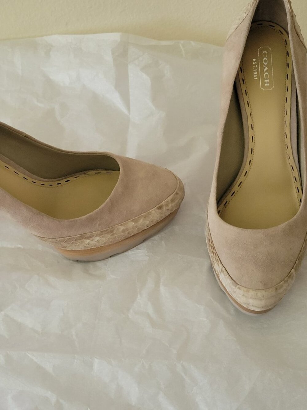 Coach Pump - Picture 2 of 4